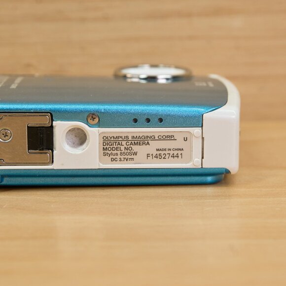 Olympus Stylus 850SW / 8MP Digital Camera / 3x Optical Zoom / Blue - Picture 9 of 10
